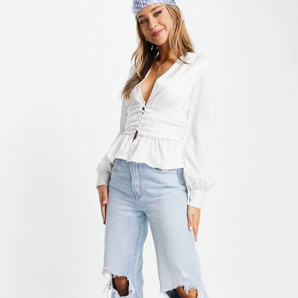 nwt ASOS Plunge Front Button Detail Top with Peplum Hem in Ivory size US 2 Small - Picture 7 of 10